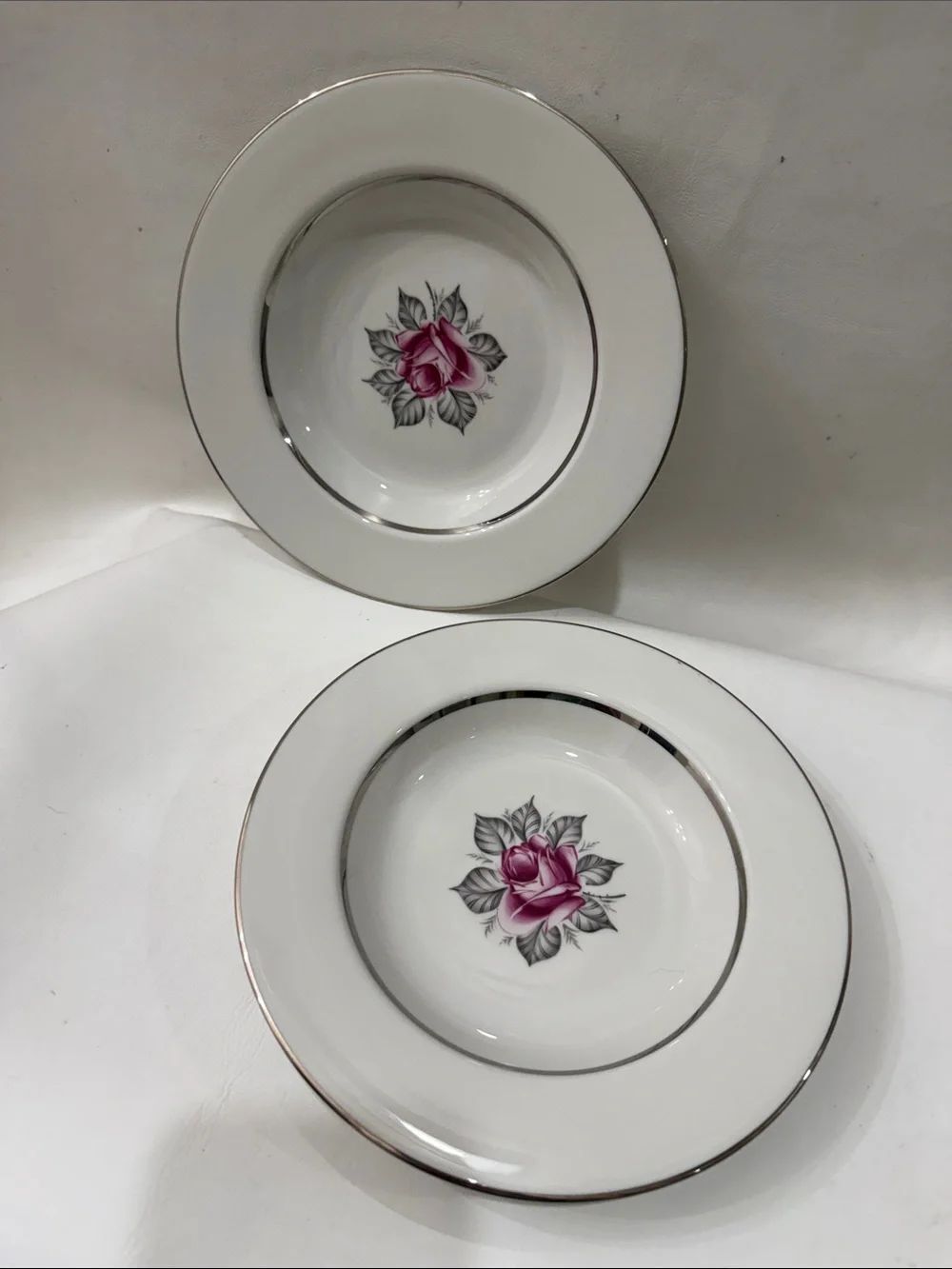 Royal Jackson Carmen Red Rose 8 In White Bowls Platinum Silver Rim Set of 2